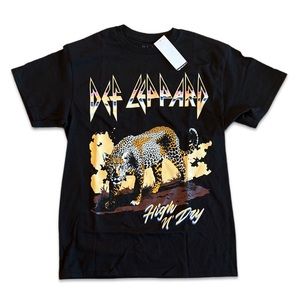 NWT Def Leppard Graphic Short Sleeve Tee
